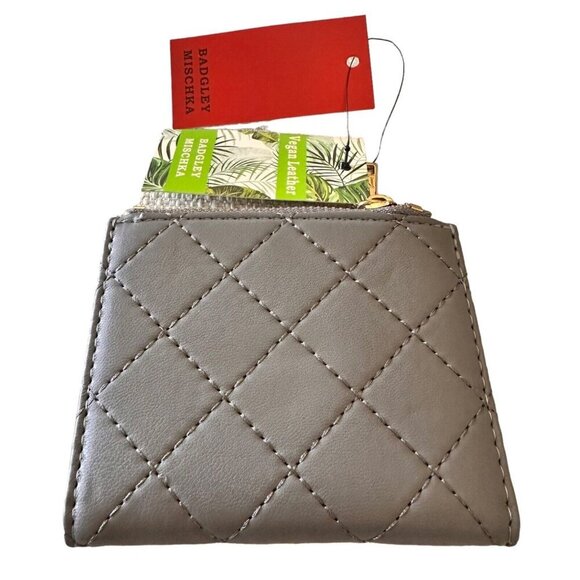 Badgley Mischka NWT Grey Vegan Leather Short Card Wallet - GREAT GIFT - Picture 2 of 5